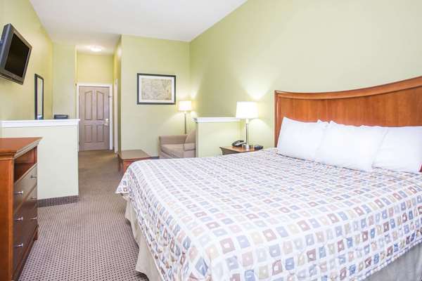  - Days Inn & Suites Swainsboro