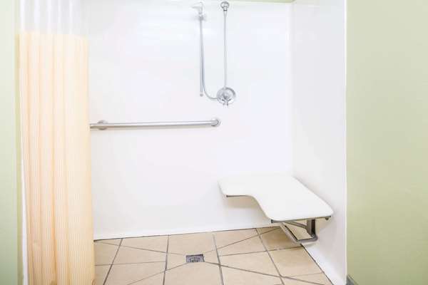  - Days Inn & Suites Swainsboro