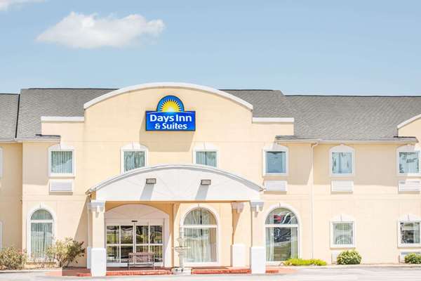 Exterior view - Days Inn & Suites Swainsboro