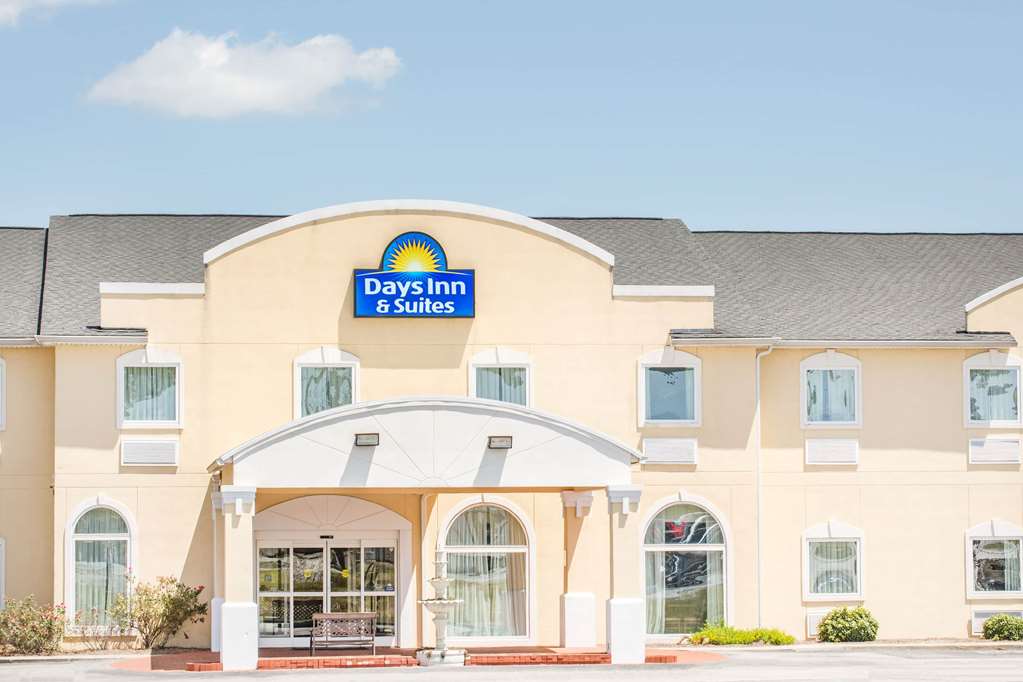 Days Inn & Suites Swainsboro
