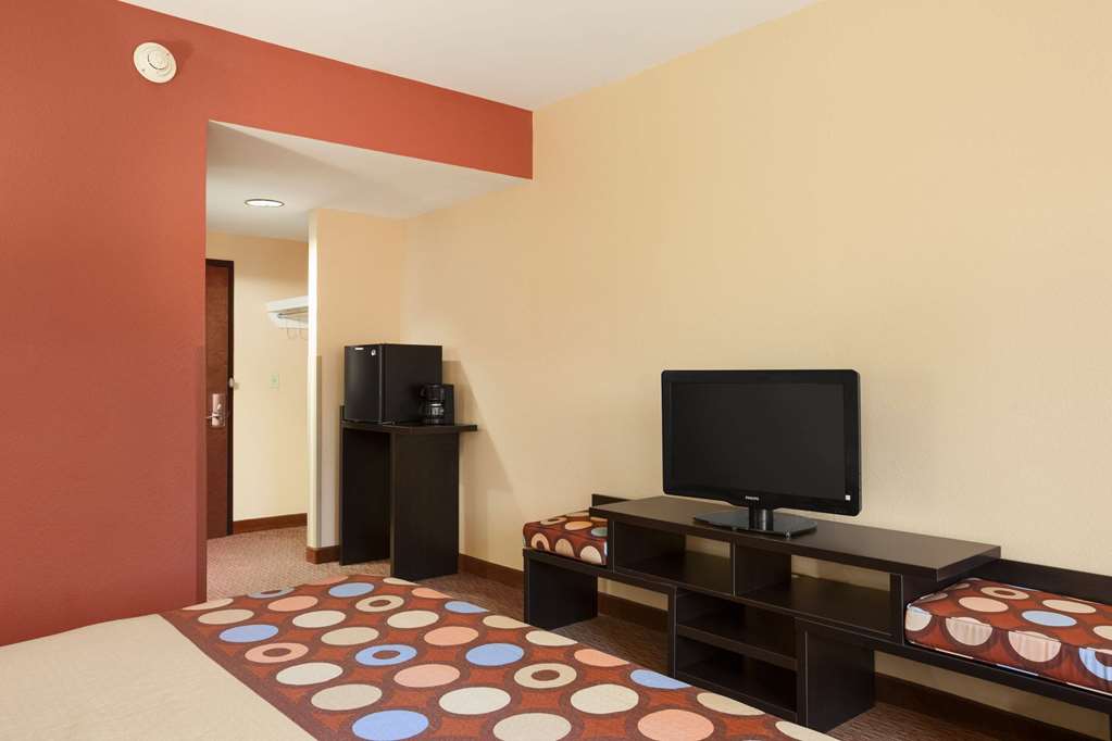 SUPER 8 PENNSVILLE-guestroom-Guest Room,On-Site.jpg