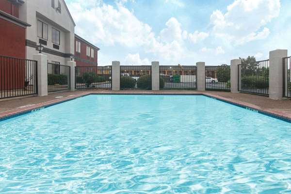 Pool - Super 8 Hotel Southaven - I-55 & I-69, Exit 291