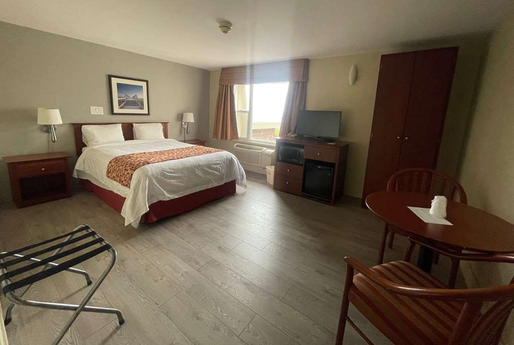 Super 8 by Wyndham Campbellton NB - Tap to explore photos