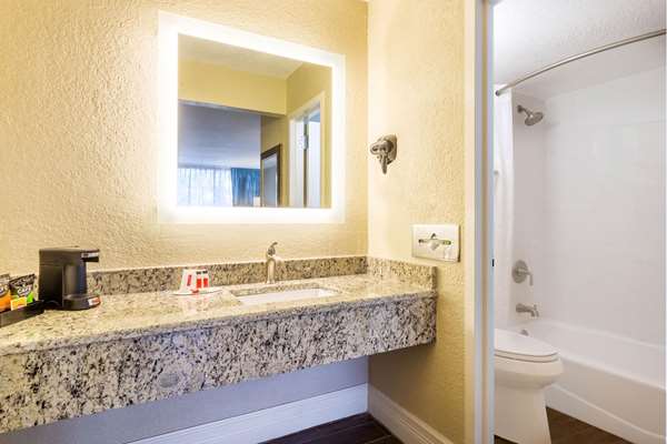  - Howard Johnson Inn Lakeland - I-4, Exit 32