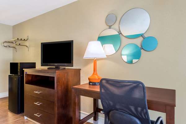  - Howard Johnson Inn Lakeland - I-4, Exit 32