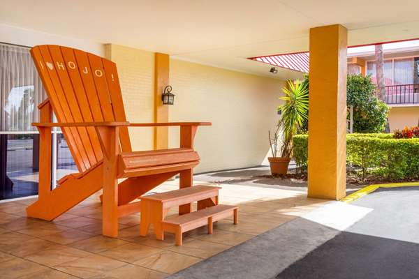  - Howard Johnson Inn Lakeland - I-4, Exit 32