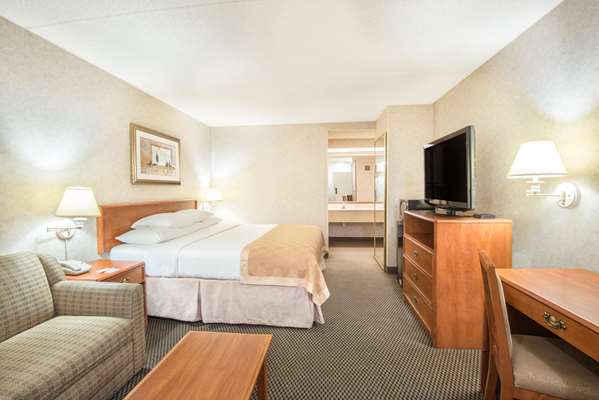  - Travelodge Pueblo - I-25, Exit 102