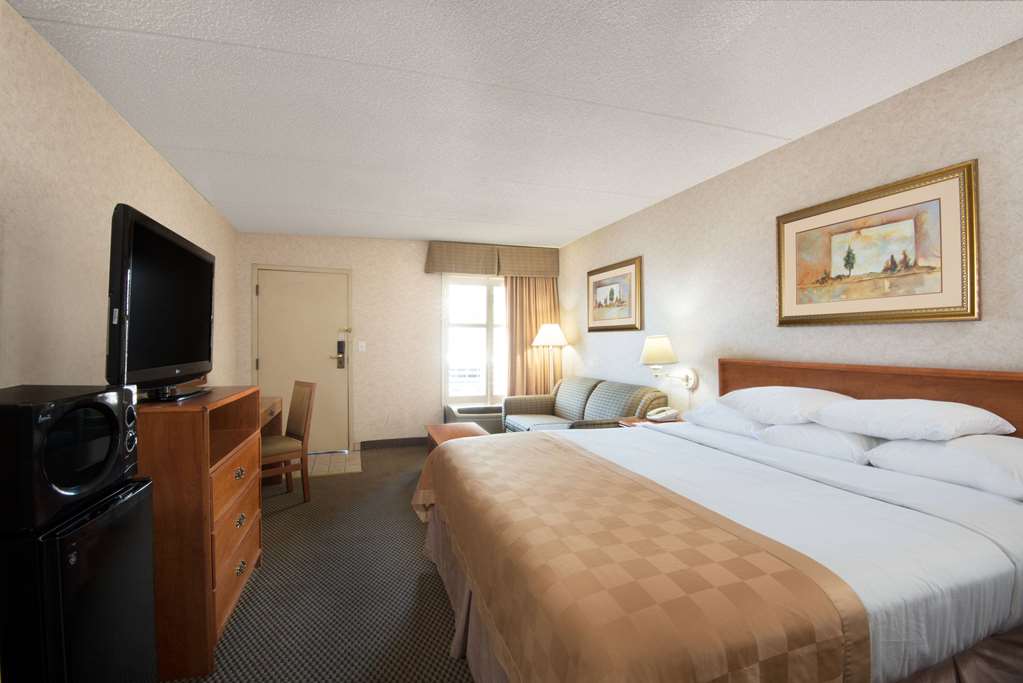 TRAVELODGE BY WYNDHAM PUEBLO-guestroom-Guest Room,On-Site.jpg