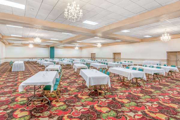  - Ramada Inn & Conference Center Grayling - I-75, Exit 254