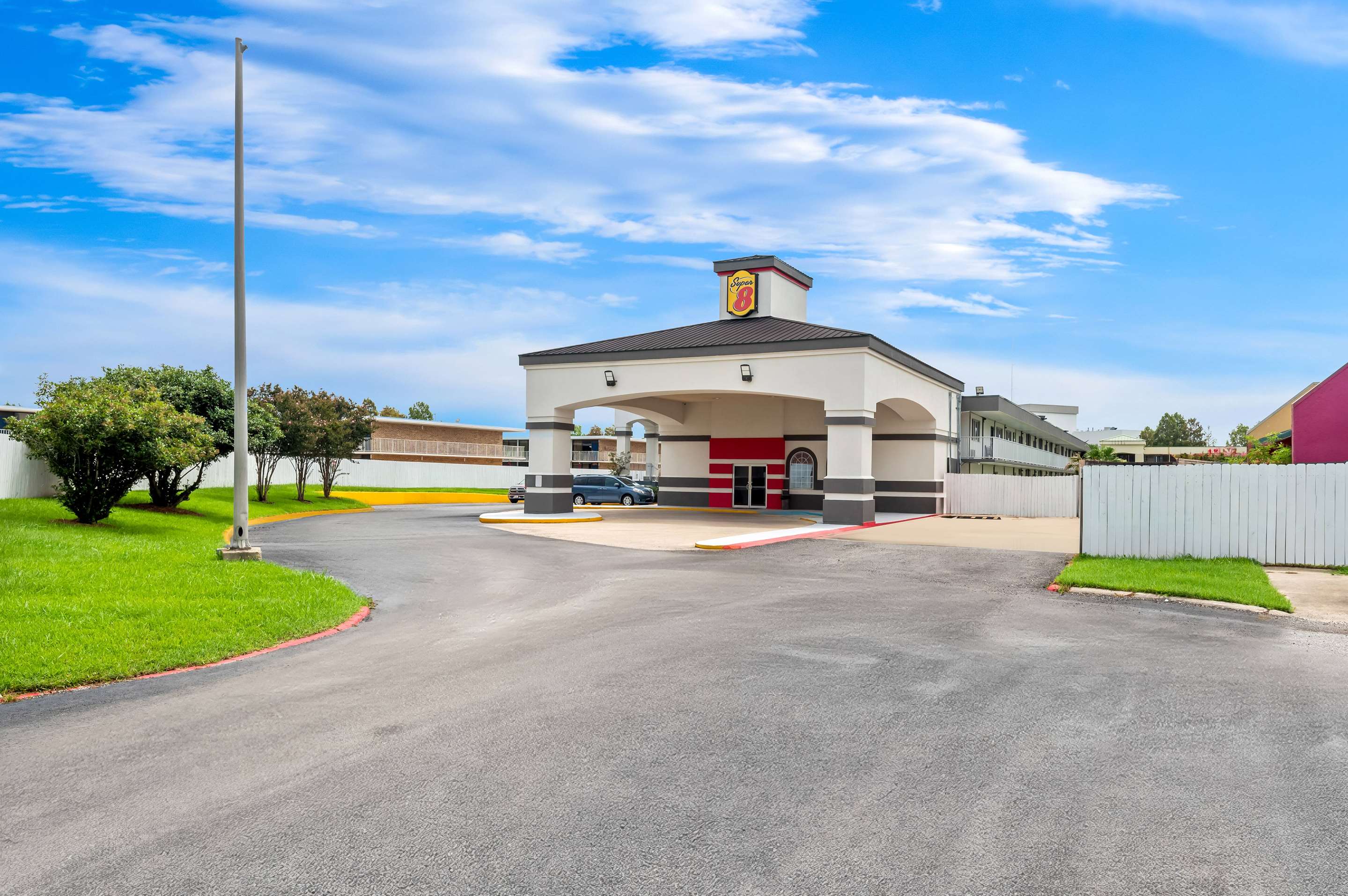 Exterior | Super 8 by Wyndham Baton Rouge/I-10