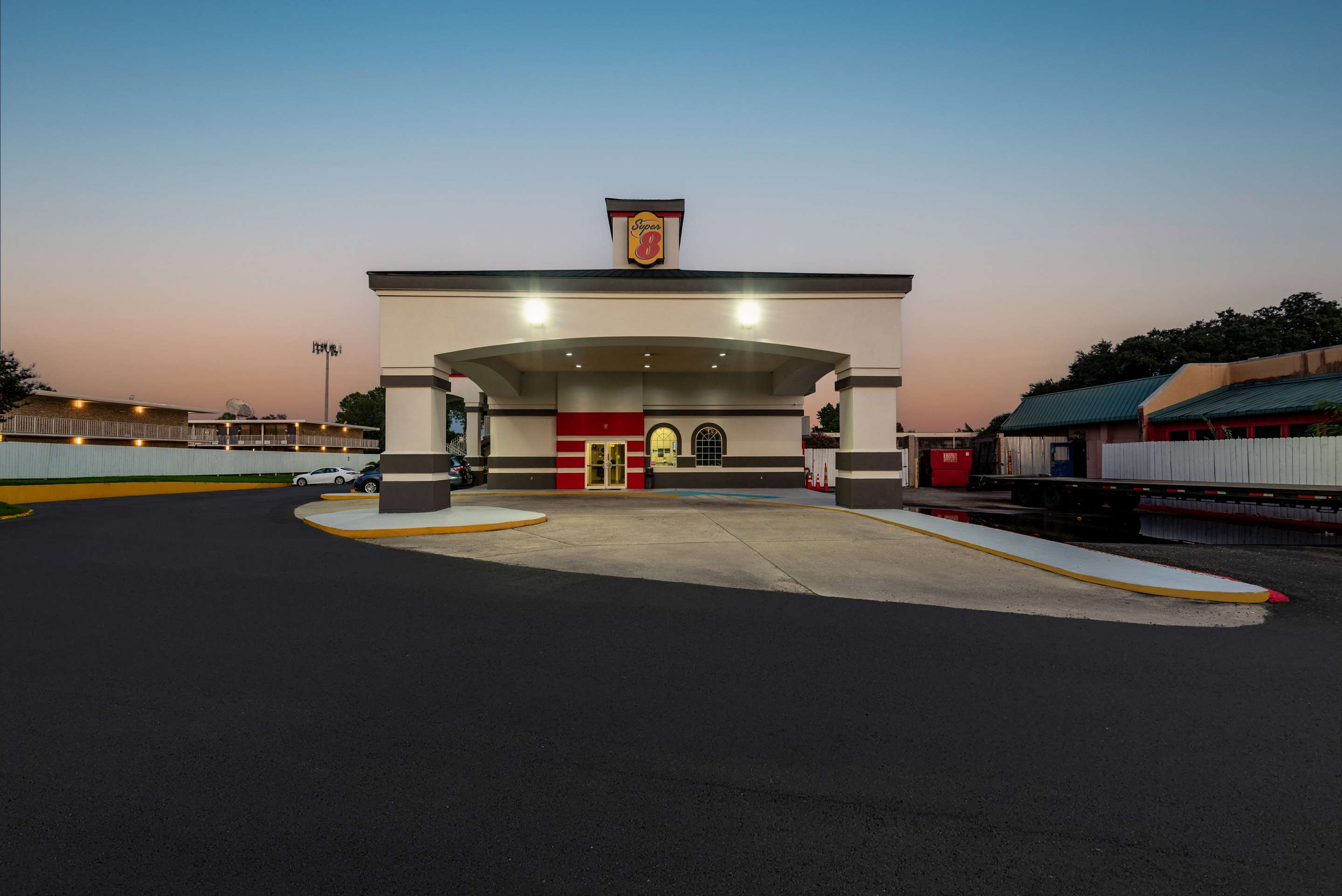 Exterior | Super 8 by Wyndham Baton Rouge/I-10