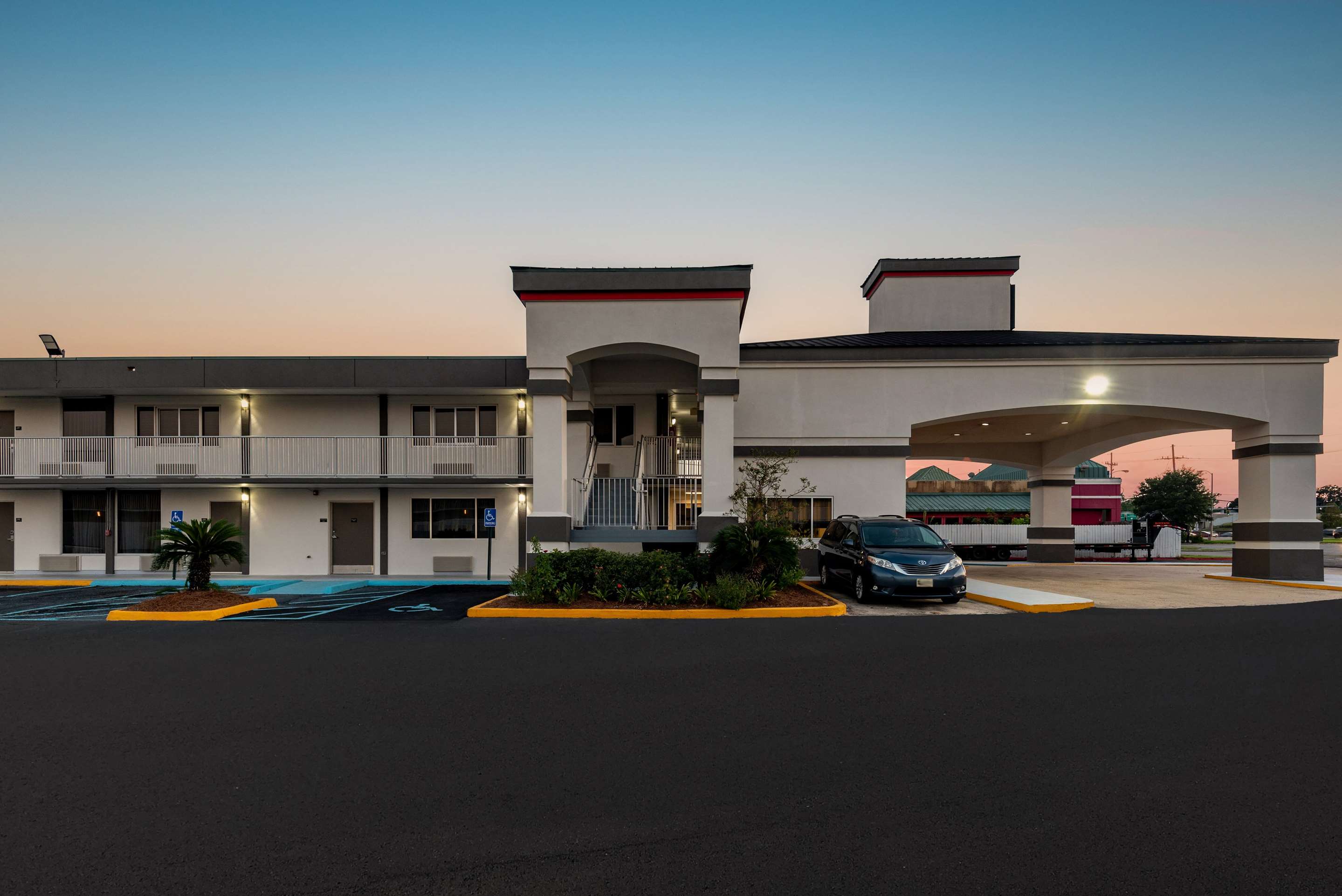 Exterior | Super 8 by Wyndham Baton Rouge/I-10