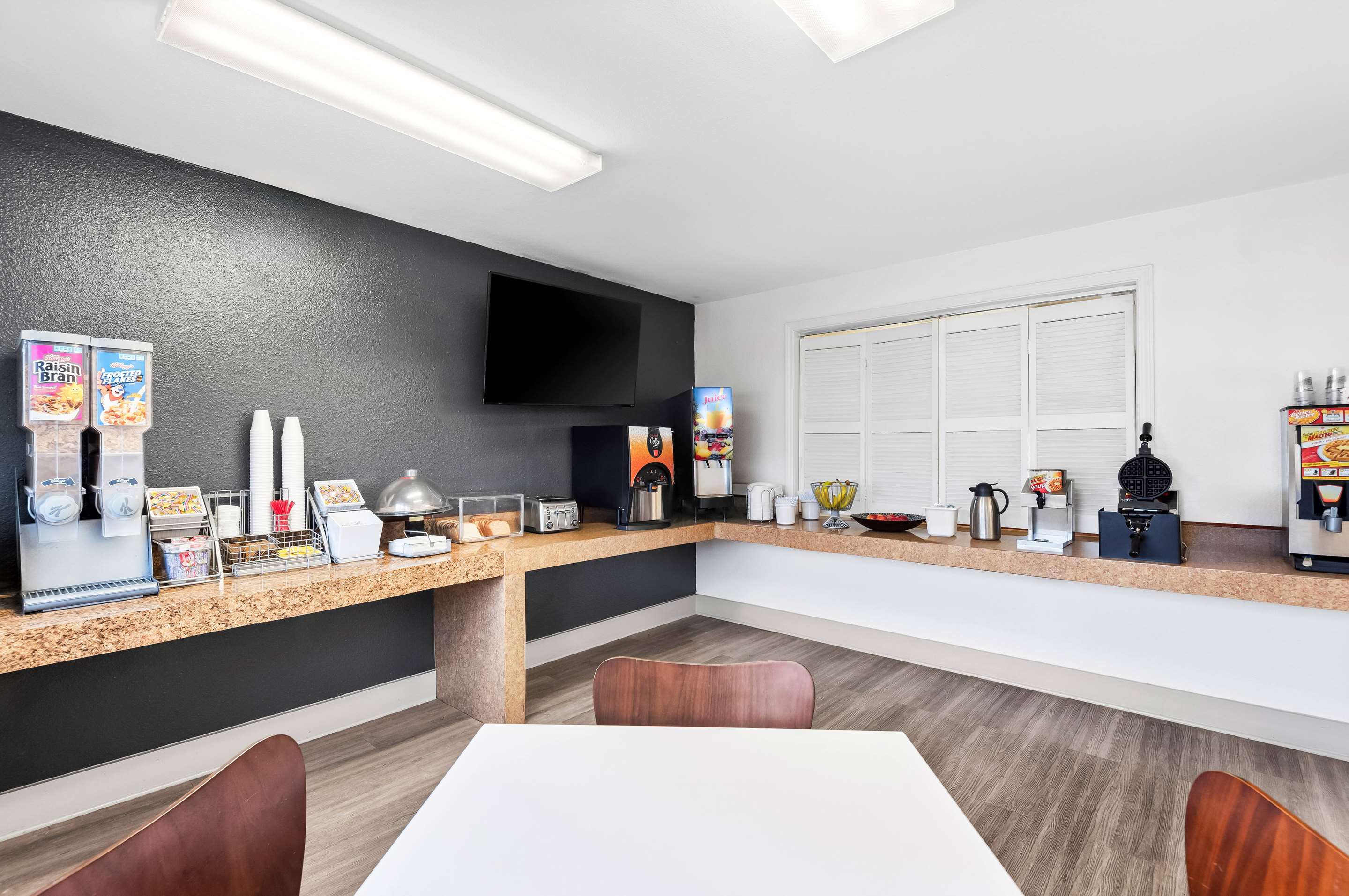 Breakfast Area | Super 8 by Wyndham Baton Rouge/I-10