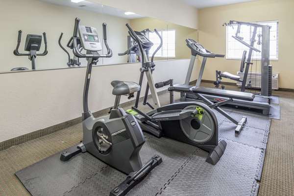 Fitness/ Exercise Room - Days Inn Speedway Kansas City - I-70, Exit 414