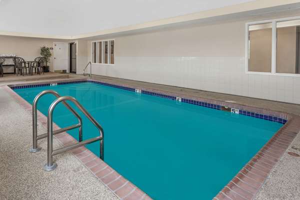Pool - Days Inn Speedway Kansas City - I-70, Exit 414