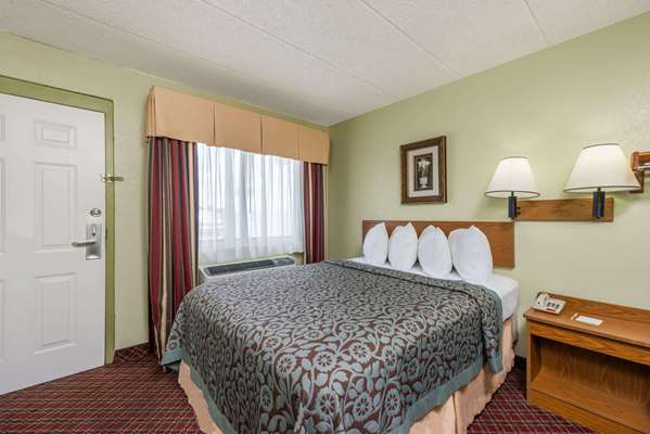  - Days Inn & Suites Springfield - I-44, Exit 80
