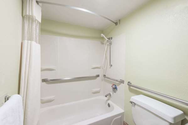  - Days Inn & Suites Springfield - I-44, Exit 80