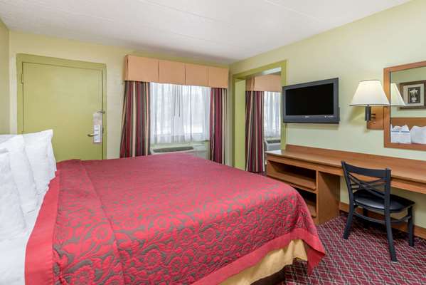 Suite - Days Inn & Suites Springfield - I-44, Exit 80
