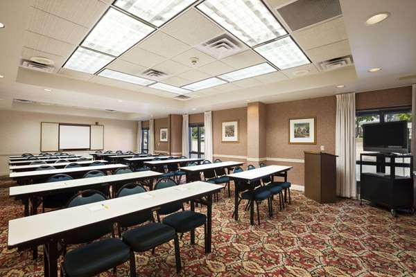  - Days Inn & Suites Cedar Rapids