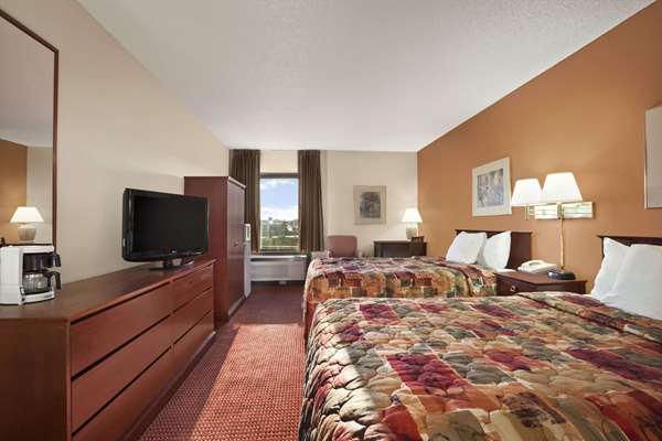  - Days Inn & Suites Cedar Rapids