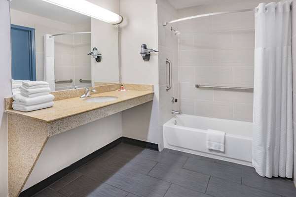  - Days Inn Raleigh Crabtree