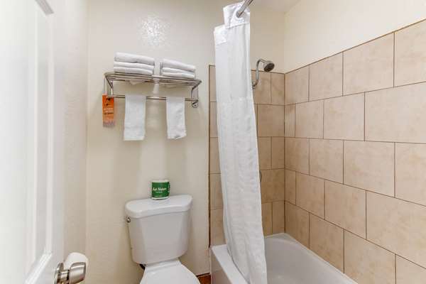  - Howard Johnson Inn & Suites Chula Vista - I-5, Exit 8B