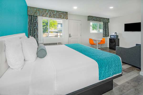 Suite - Howard Johnson Inn & Suites Chula Vista - I-5, Exit 8B