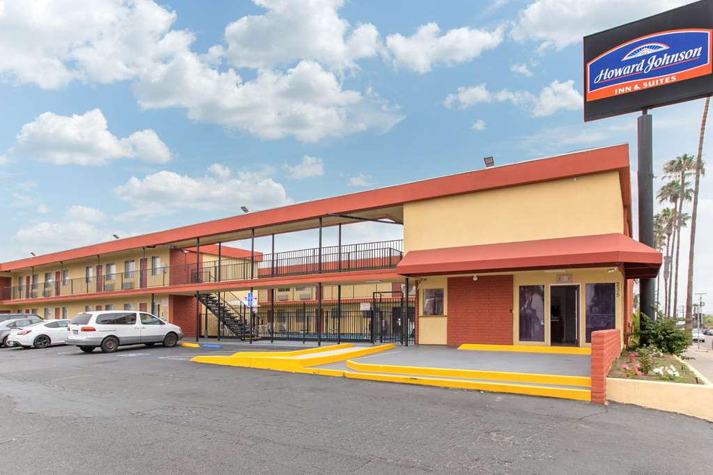 Howard Johnson Inn & Suites San Diego