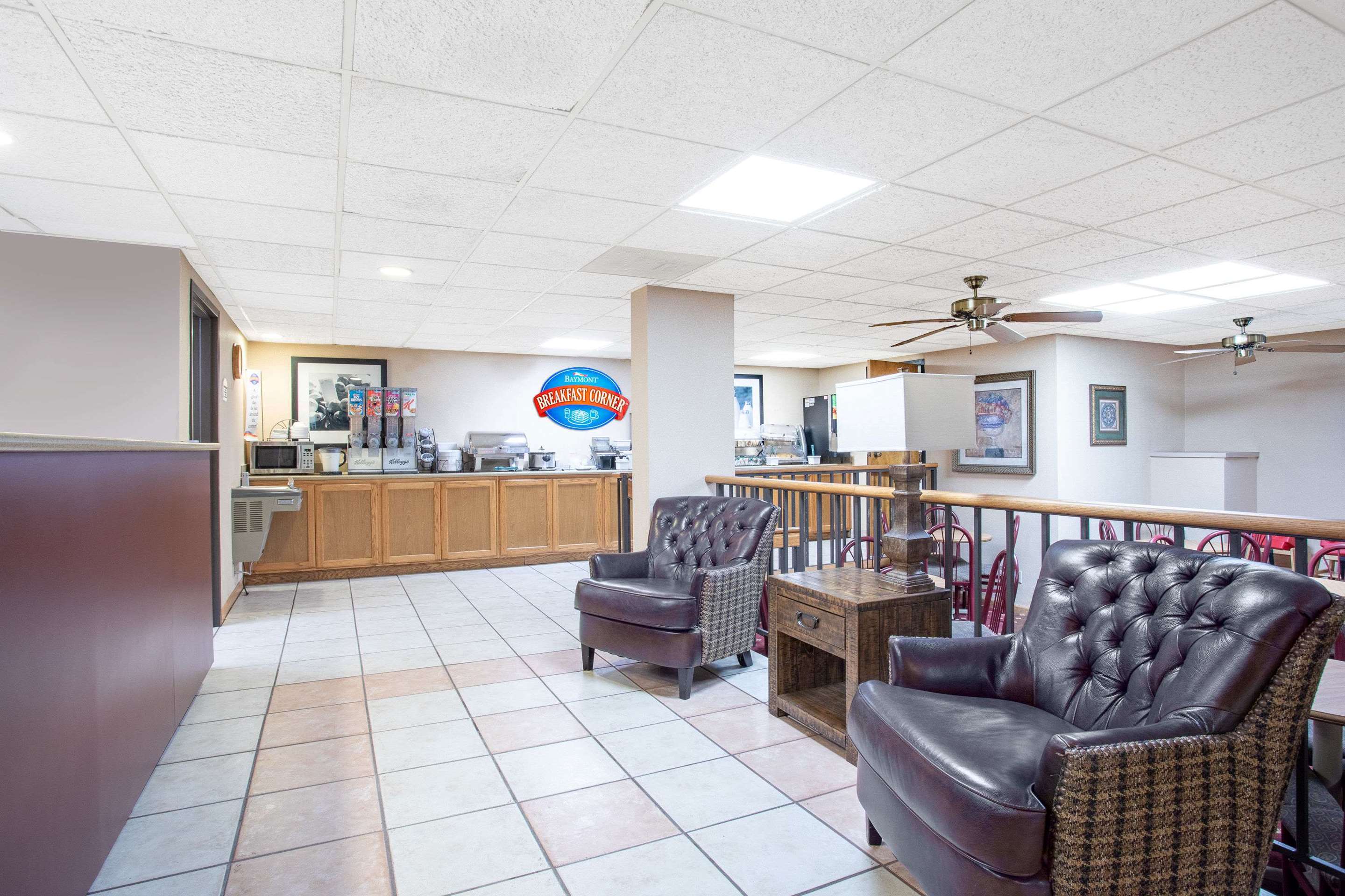 Lobby | Baymont by Wyndham Hays