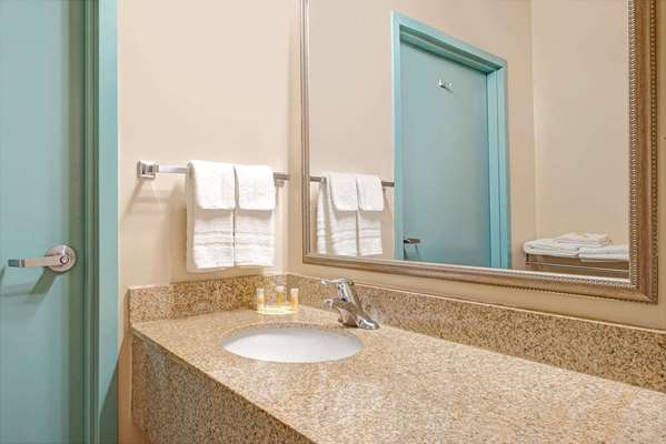  - Days Inn Downtown St Louis - I-70, Exits 248B & 248C