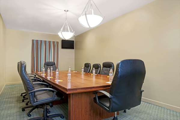  - Days Inn Downtown St Louis - I-70, Exits 248B & 248C