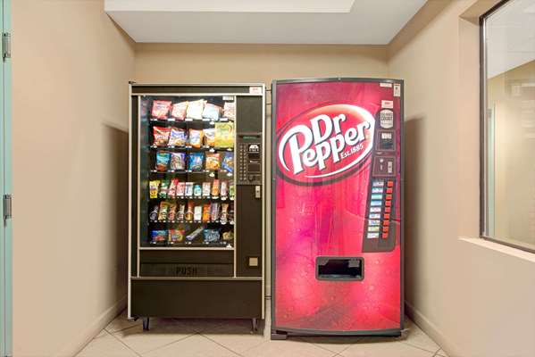  - Days Inn Downtown St Louis - I-70, Exits 248B & 248C