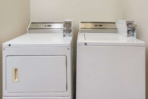 Amenities - Days Inn Palm Springs