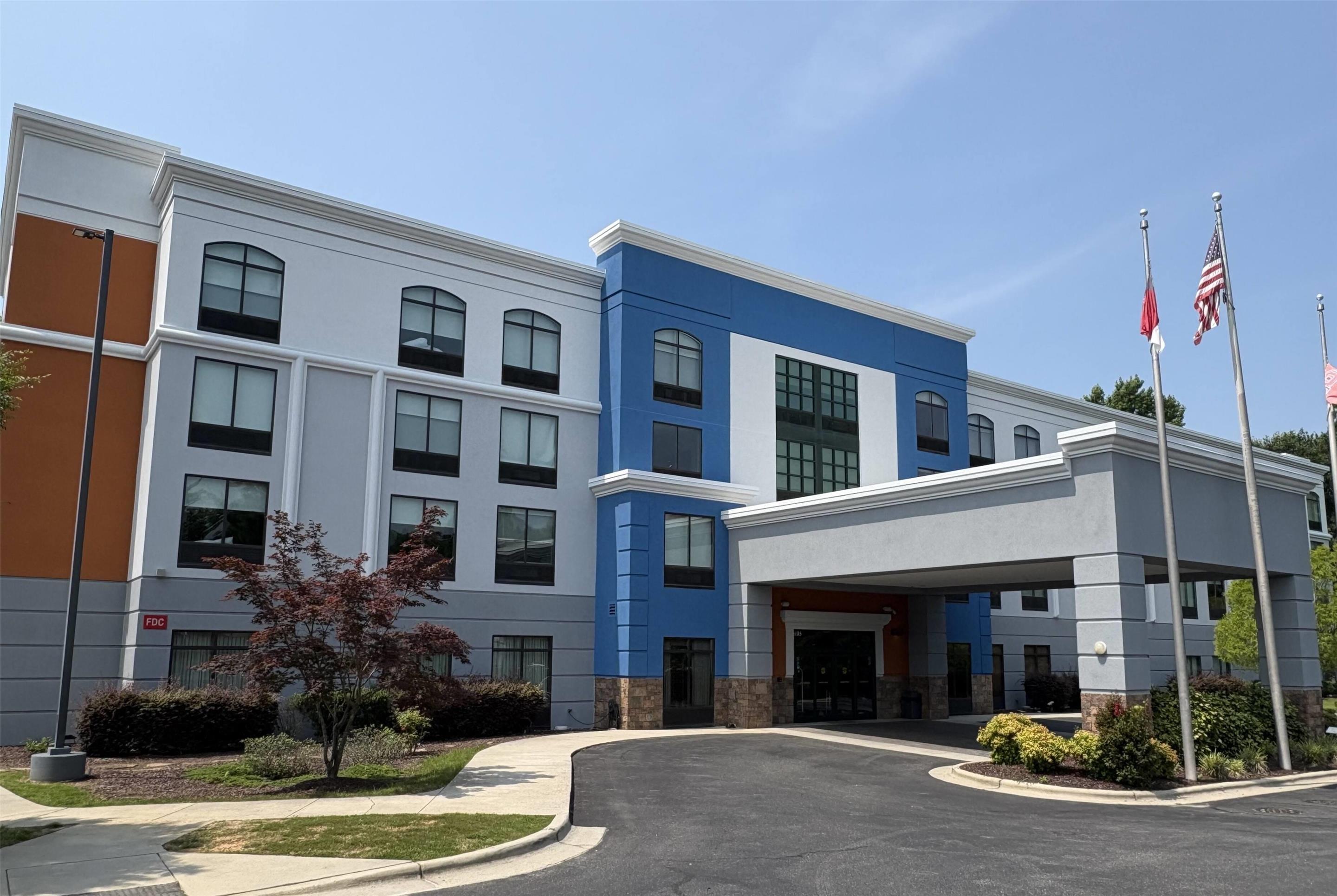 Exterior | Wingate by Wyndham State Arena Raleigh/Cary