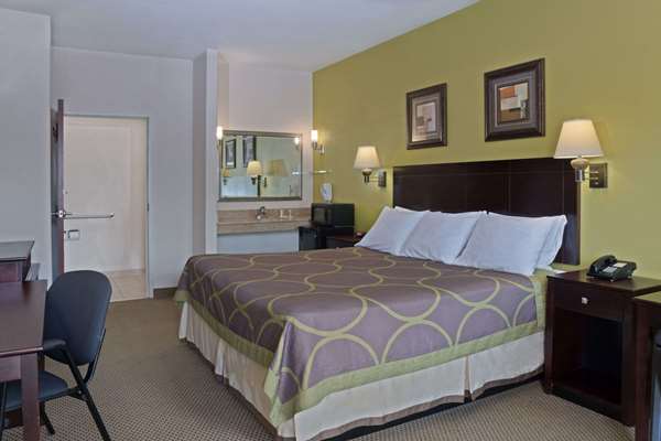 Suite - Super 8 Motel Rosenberg