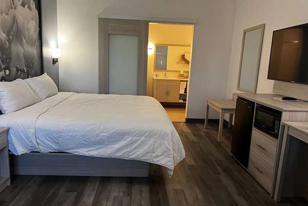  - Super 8 Motel Rosenberg