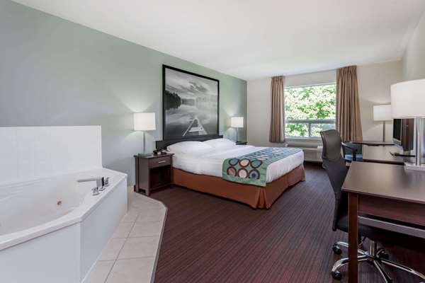 Suite - Super 8 Hotel Peterborough