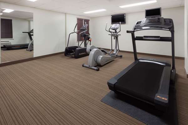 Fitness/ Exercise Room - Super 8 Hotel Peterborough