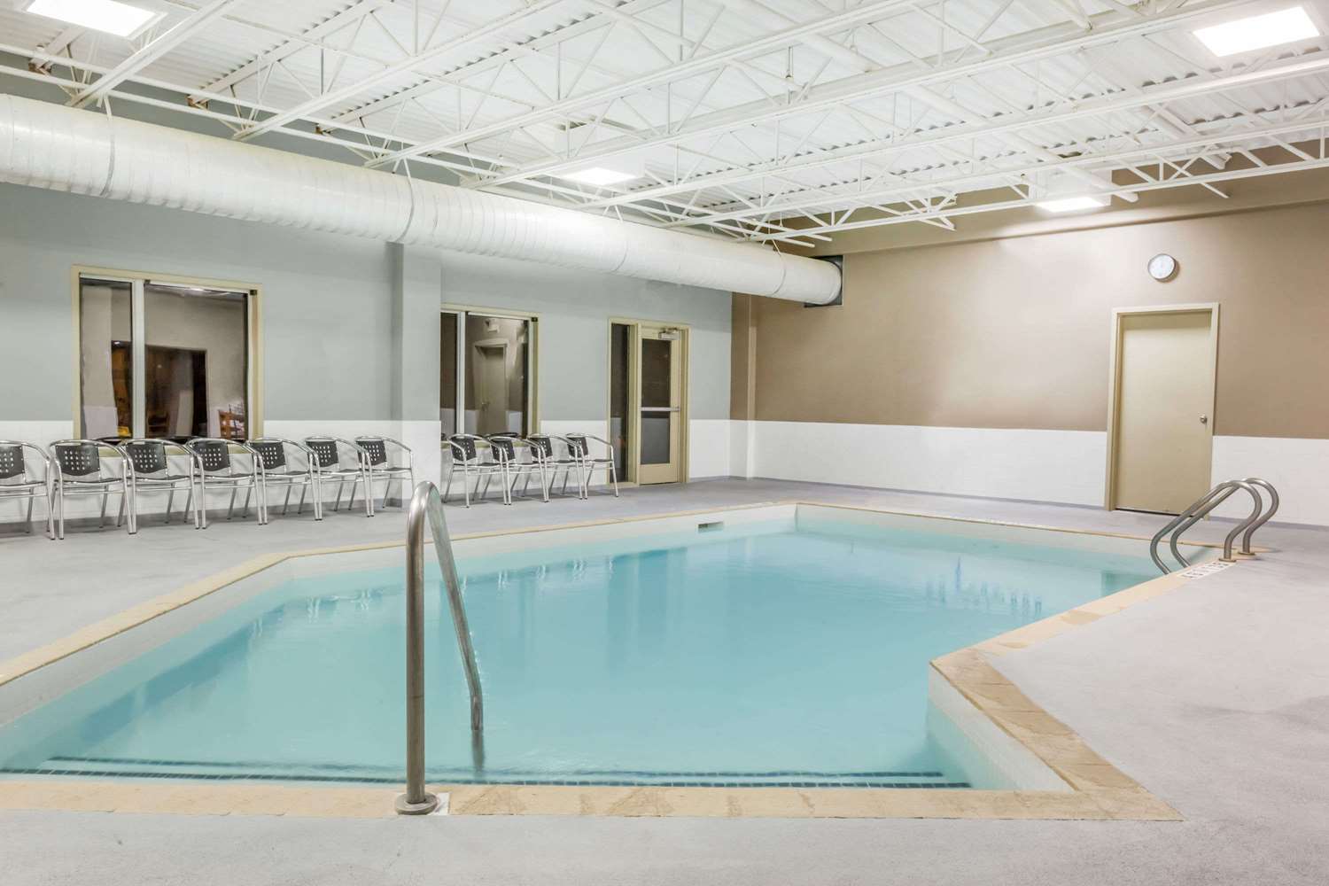 Super 8 Hotel Peterborough, ON - See Discounts