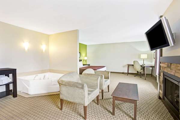 Suite - Super 8 Hotel St Jerome