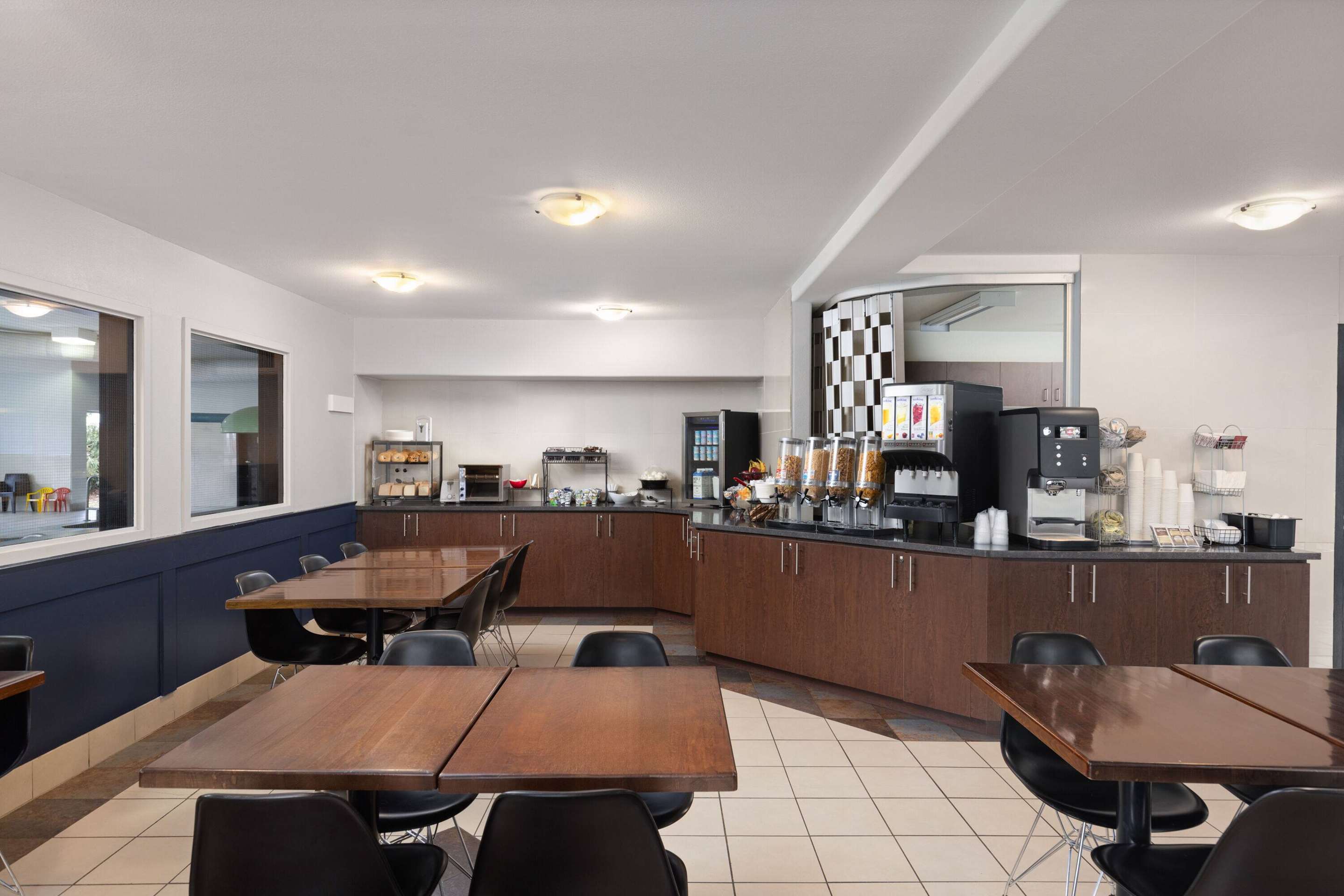 Property amenity | Super 8 by Wyndham St-Jerome