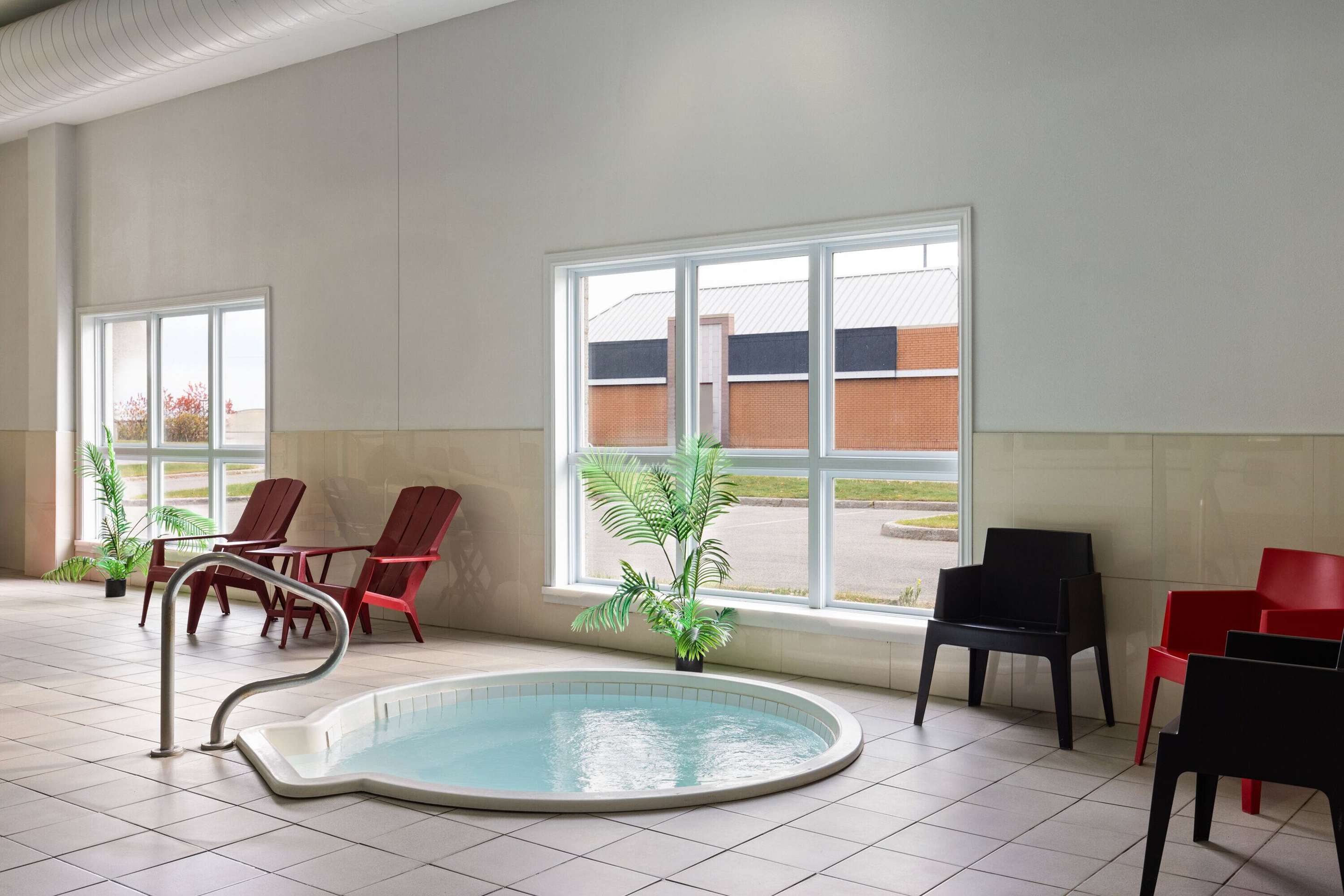 Pool | Super 8 by Wyndham St-Jerome