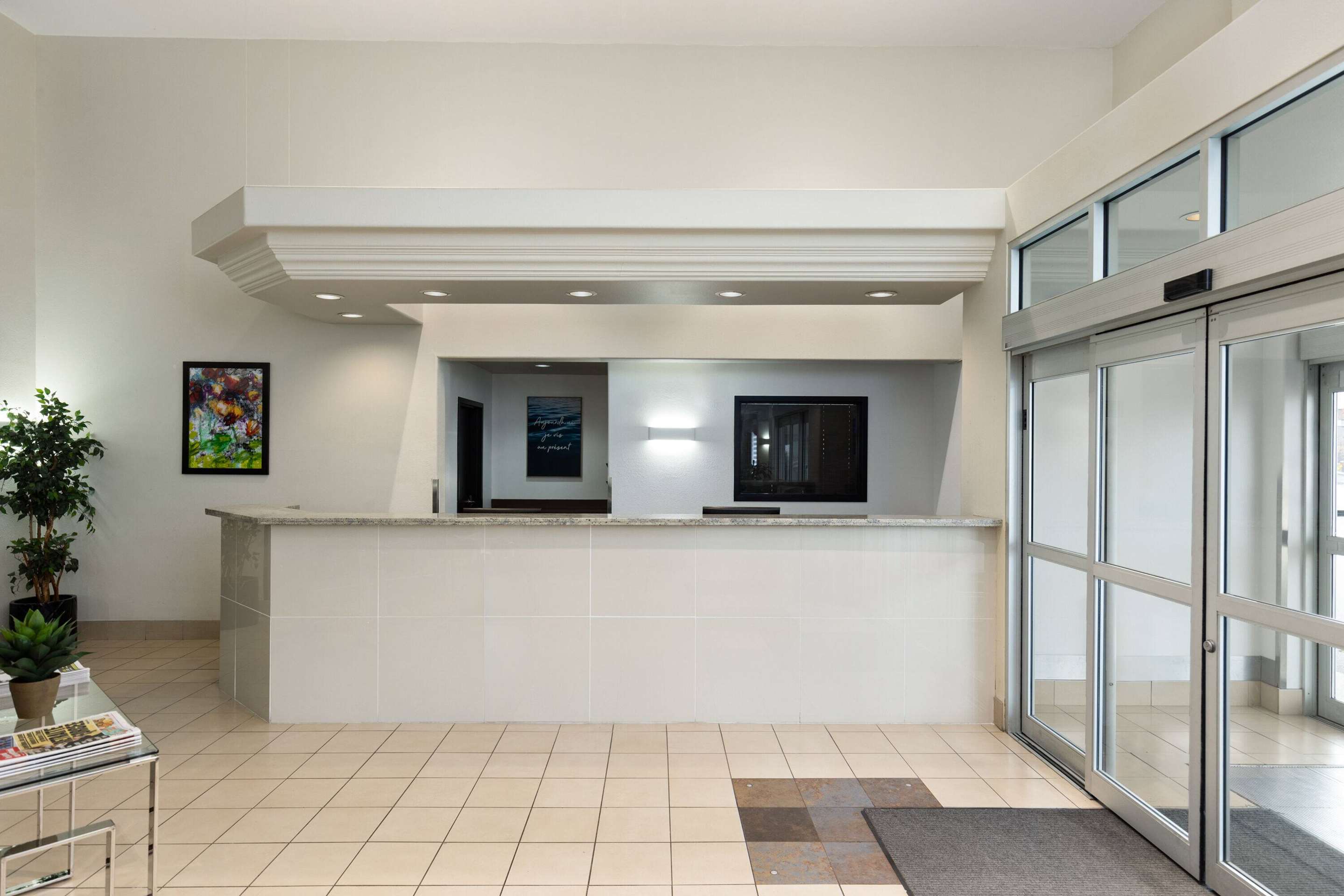 Reception | Super 8 by Wyndham St-Jerome