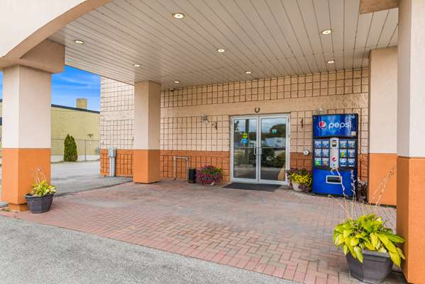 Exterior view - Knights Inn Orillia