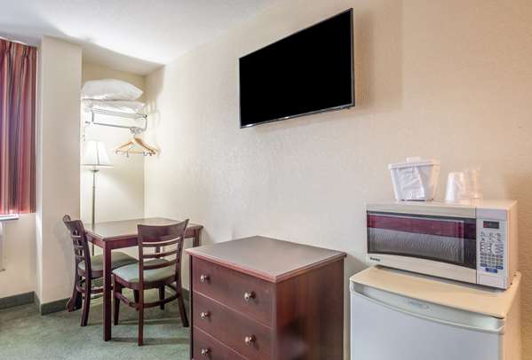  - Knights Inn Orillia