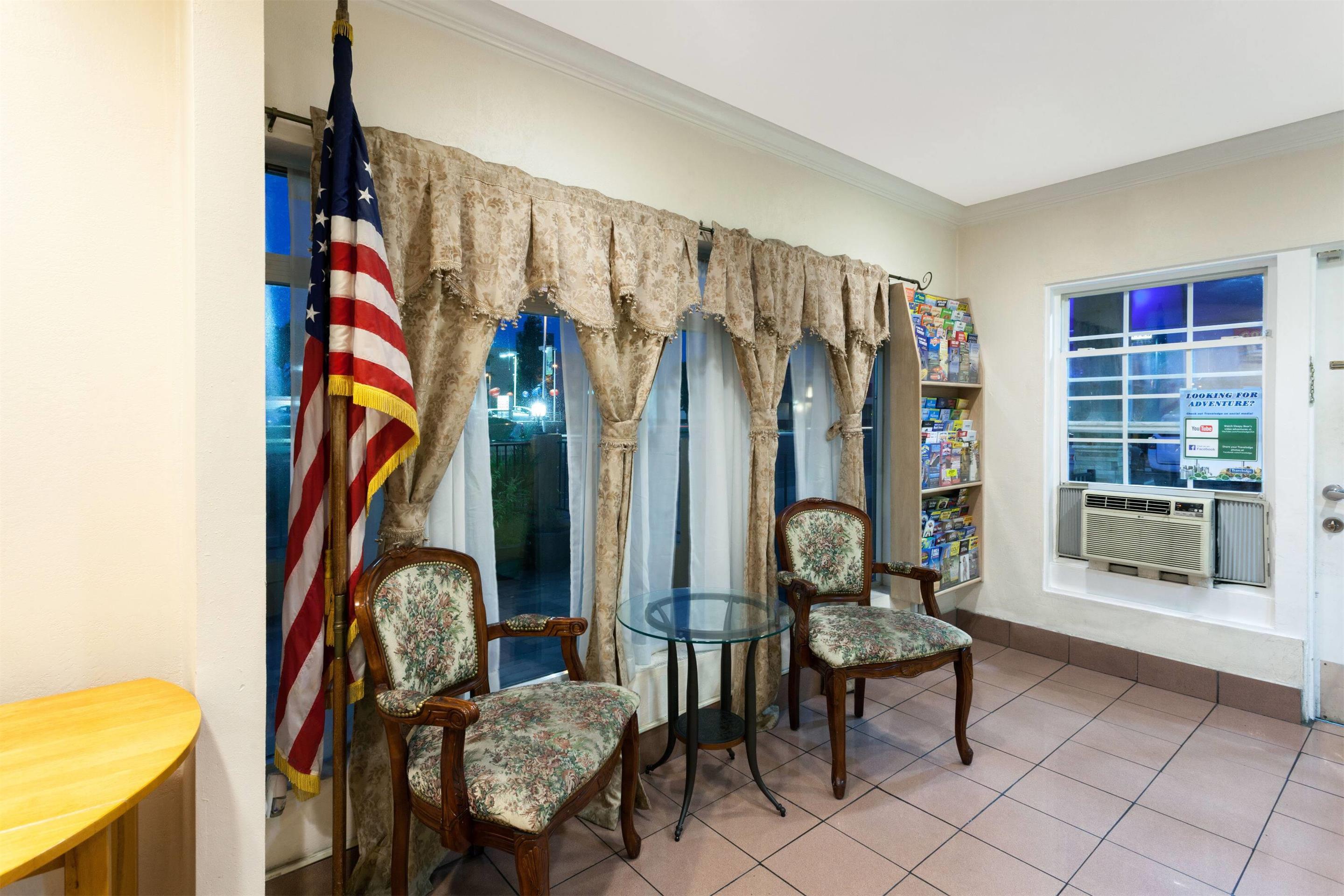 Lobby | Travelodge by Wyndham El Cajon