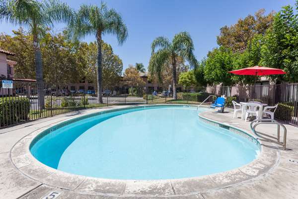 Pool - Days Inn San Bernardino Redlands