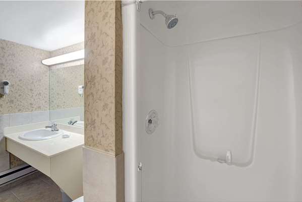  - Super 8 Motel North of the Falls Niagara Falls