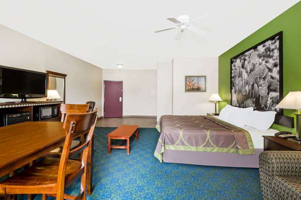 Suite - Super 8 Motel Nacogdoches