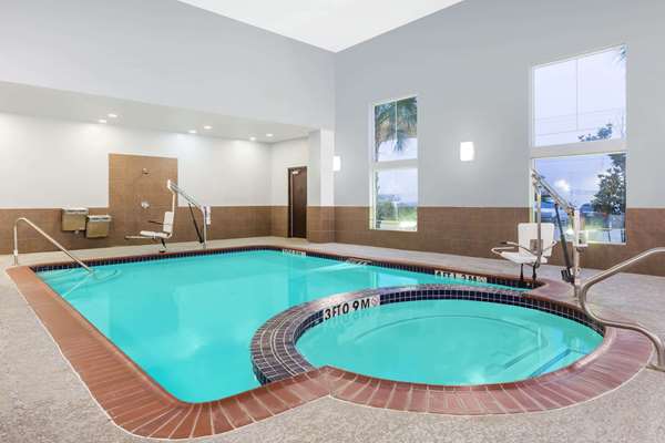 Pool - Super 8 Motel Nacogdoches